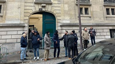 استمرار توافد المصريين على السفارة بفرنسا لخوض بانتخابات مجلس النواب