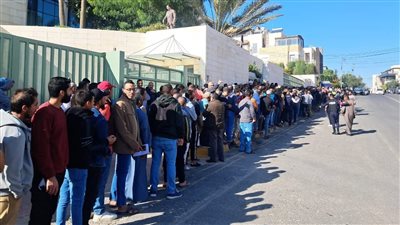 بأعداد كبيرة.. استمرار توافد الجالية المصرية على سفارة مصر بالأردن للتصويت بانتخابات مجلس النواب