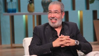 ربنا يطمنا عليك.. مدحت العدل يطلب الدعاء لتامر حسني بعد خضوعه لجراحة دقيقة