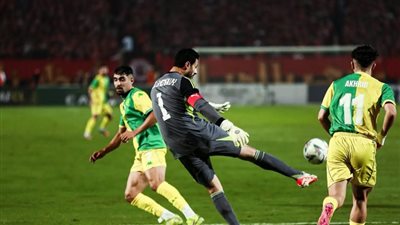 طبيب الأهلي يكشف تفاصيل إصابة محمد الشناوي في مباراة شبيبة القبائل