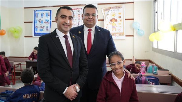 عاجل.. ممثلو النيابة العامة يصطحبوا الطفلة “حور” بأول يوم عودتها للمدرسة