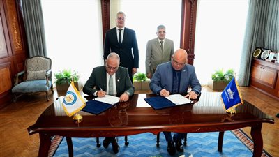 ضمن استراتيجية التحول إلى قناة خضراء.. البترول وقناة السويس توقعان مذكرة تفاهم