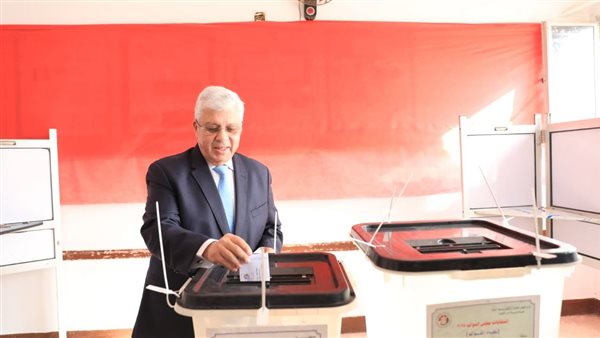 وزير التعليم العالي يُدلي بصوته في انتخابات مجلس النواب 2025 بمدرسة سيزا نبراوي
