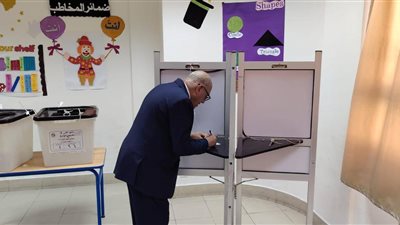 رئيس الهيئة العربية للتصنيع يُدلي بصوته في انتخابات مجلس النواب