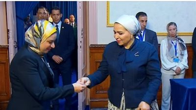 السيدة انتصار السيسي تدلي بصوتها في انتخابات مجلس النواب 2025