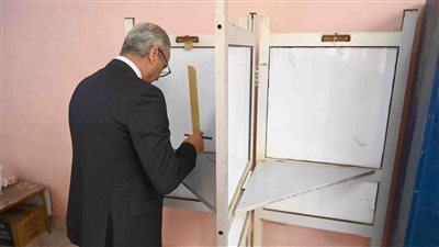 رئيس جهاز حماية المستهلك يُدلي بصوته في انتخابات مجلس النواب 2025