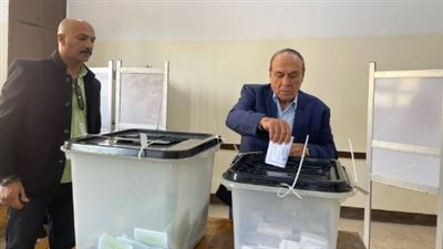 اللواء سمير فرج يدلي بصوته في انتخابات مجلس النواب 2025