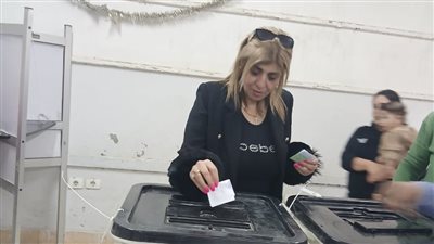 الدكتورة أميرة فؤاد تدلي بصوتها في انتخابات مجلس النواب 2025