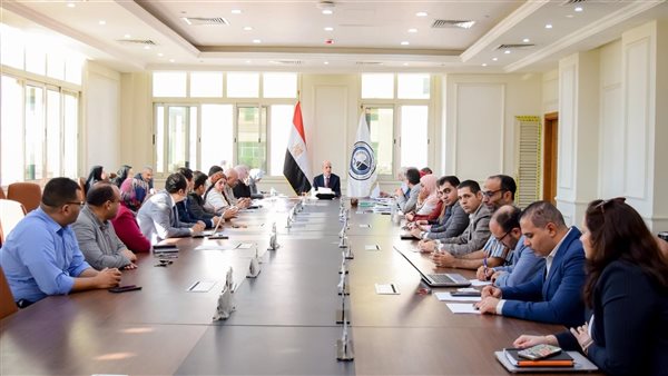 رئيس جامعة بني سويف يرأس لجنة تسيير أعمال الجامعة الأهلية