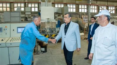 وزير الدولة للإنتاج الحربي يطمئن على سير العمل بـ«مصنع 63 الحربي» ويؤكد: مستمرون في جذب الاستثمارات