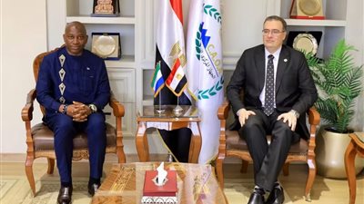 رئيس الجهاز المركزي للتنظيم والإدارة يستقبل وزير الإدارة العامة السيراليوني لبحث تعزيز التعاون