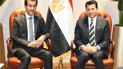 سفير قطر يسلم أشرف صبحي دعوة رسمية لحضور افتتاح بطولة كأس العرب بقطر