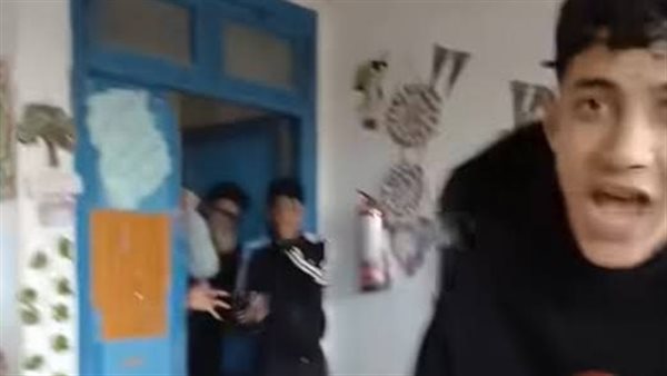 «تربوي» يوضح من المسؤول عن إهانة الطلاب لمعلمة الإسكندرية؟