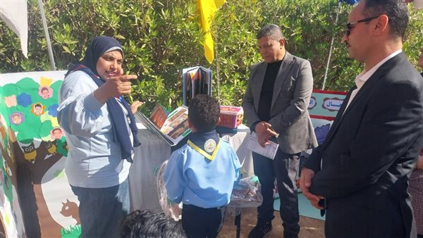 بالأغاني الوطنية.. مدير تعليم جنوب سيناء يشهد التقييم الجمهوري للفرق الكشفية