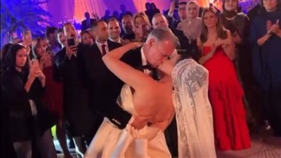 قبلة ولقطات رومانسية بين أروى جودة وزوجها الايطالي بحفل زفافهم