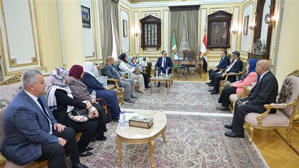 رئيس جامعة القاهرة يستقبل وفد الهيئة القومية ضمان جودة التعليم والاعتماد
