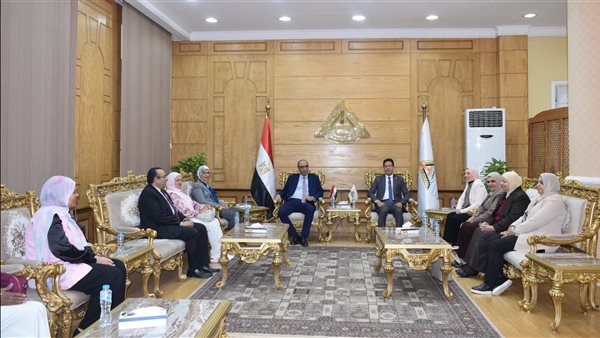رئيس جامعة بنها يستقبل فريق الاعتماد المؤسسي والبرامجي لاعتماد كلية التمريض