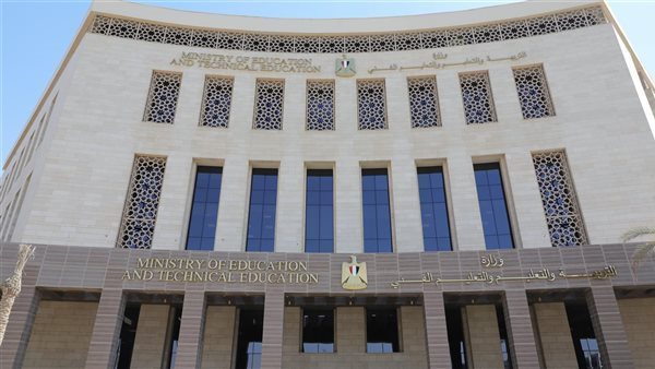 «رقصت في الفسحة».. فصل طالبة ثانوي تجاري أسبوعين بالخصوص