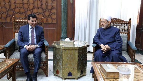 الإمام الأكبريستقبل وزيرالرياضة ويشدِّد على ضرورة تحصين الشباب من مخاطر الغزو الثقافي