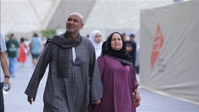 صاحبة الصورة الاشهر فى المتحف المصرى لـ”تحيا مصر”:«شوفت فيهم الحب والبساطة»