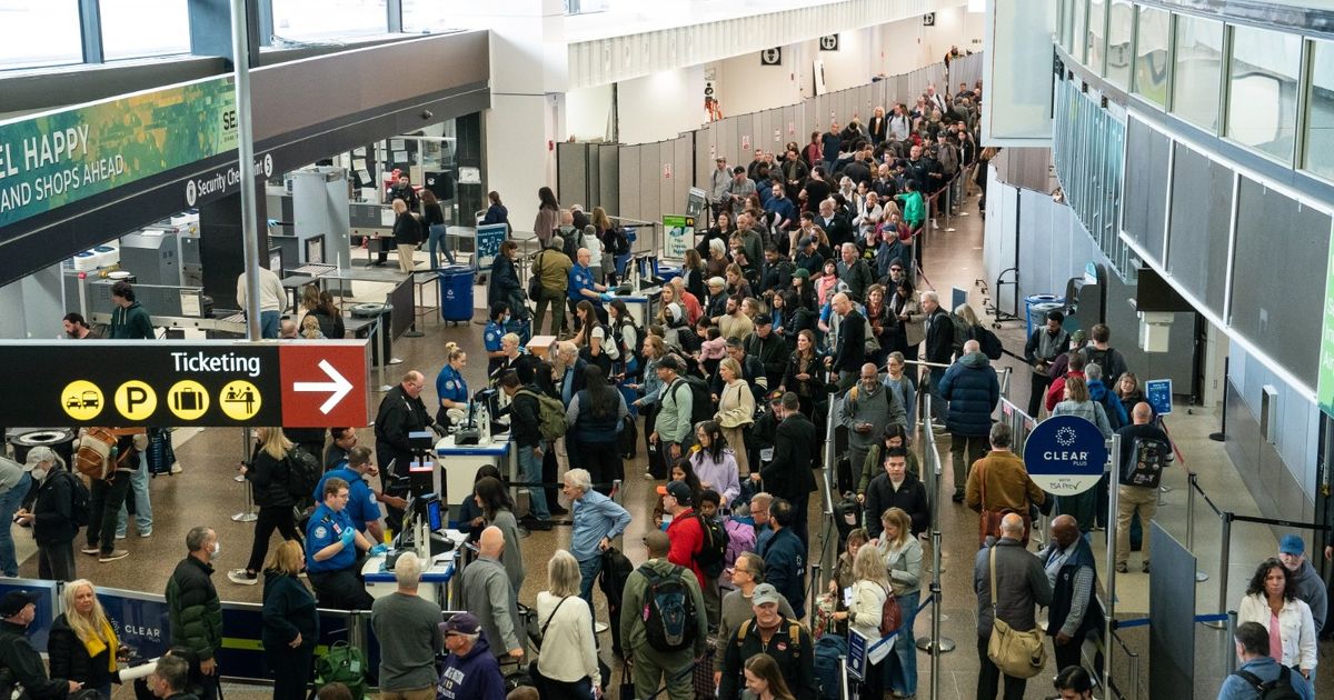 إغلاق الحكومة الأميركية يعمق فوضى السفر ويدفع لإلغاء مئات الرحلات