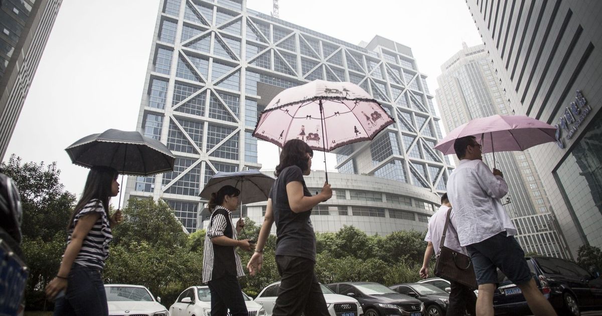 تحسّن المعنويات يدفع الأسواق الآسيوية والعقود الأميركية للصعود