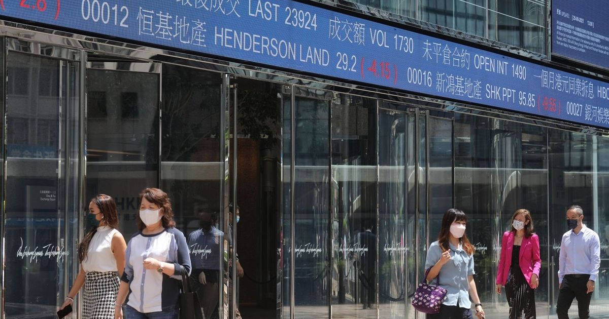 الأسهم تتراجع مع قلق الذكاء الاصطناعي و”بتكوين” تهبط