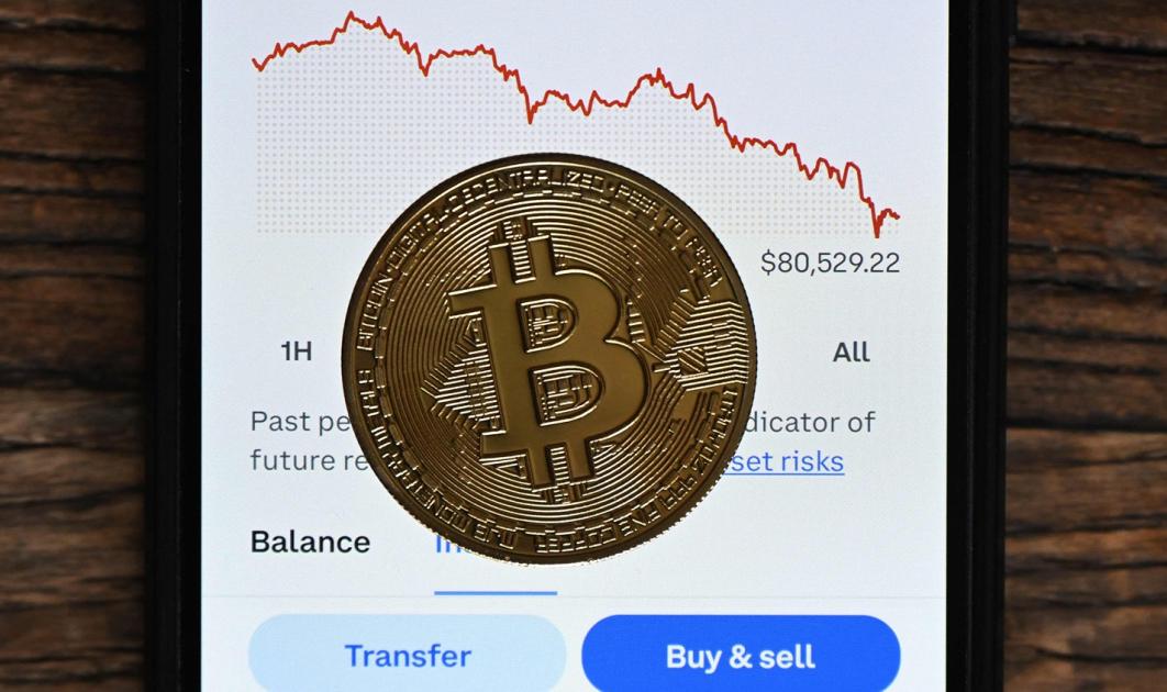 رحلة البحث عن القاع.. هل تنخفض البيتكوين دون 80 ألف دولار؟