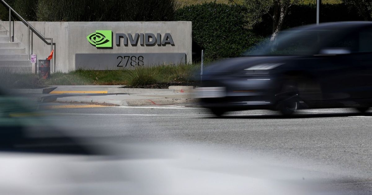 سهم إنفيديا يهبط مع تصاعد الشكوك حول هيمنتها على الذكاء الاصطناعي