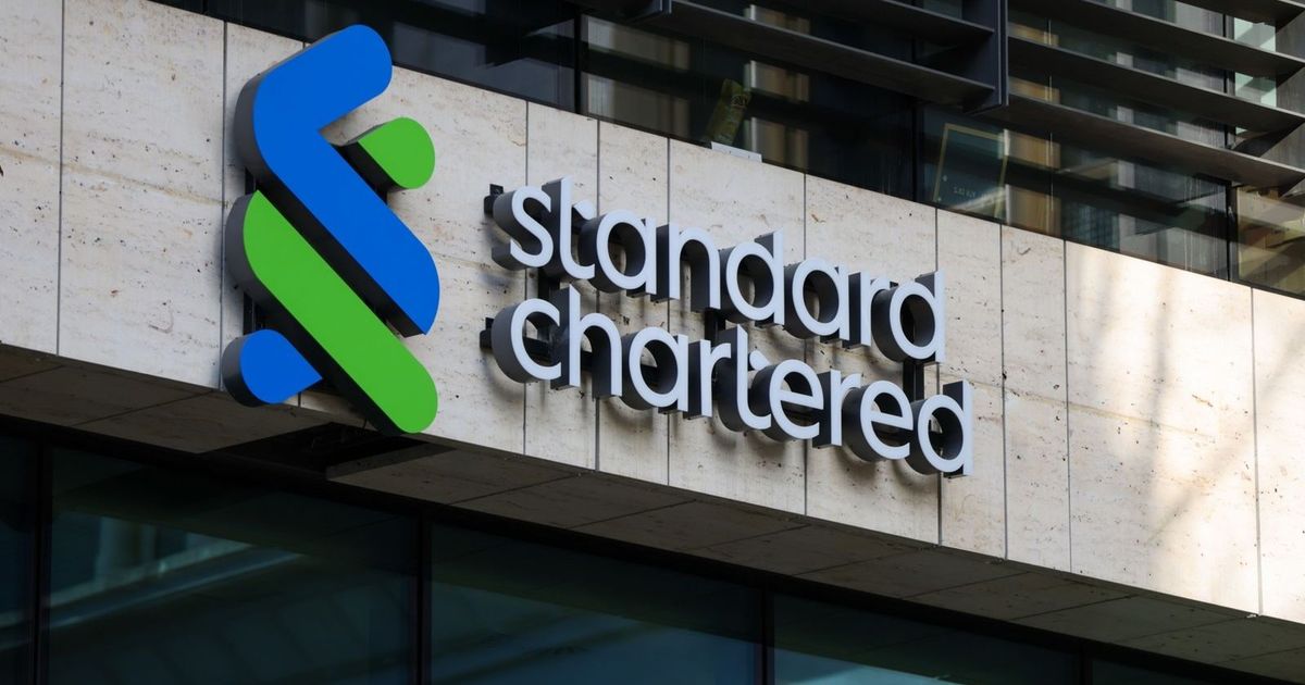 “ستاندرد تشارترد” يدرس ضم العملات المشفرة إلى محافظه
