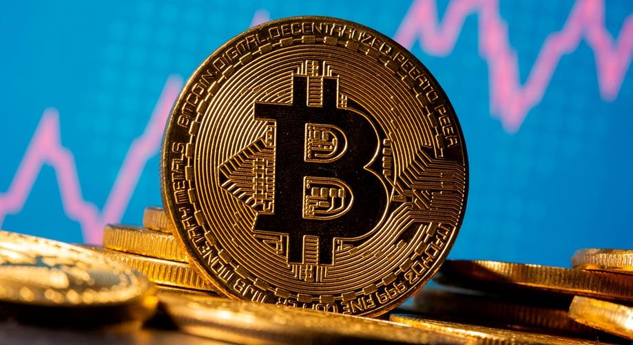 سقوط البيتكوين إلى 90 ألف دولار يهز سوق العملات المشفرة