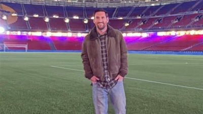 ميسي يعود إلى “كامب نو”.. زيارة مفاجئة تعيد الدفء إلى قلب برشلونة