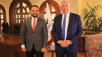 المعارضة يجب أن ترتبط بتقديم حلول وليس مجرد شعارات.. والجبهة الوطنية يتسع للجميع.. فيديو