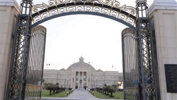 أول رحلة جيولوجية ميدانية لطلاب كلية العلوم جامعة القاهرة الأهلية لاستكشاف التربة والصخور