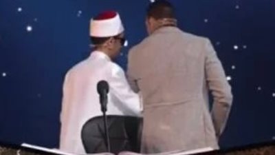 مصطفى حسني يرافق المتسابق محمد عبد الحليم في برنامج دولة التلاوة