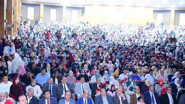 رئيس جامعة سوهاج وطلابه يشاهدون افتتاح المتحف المصري الكبير