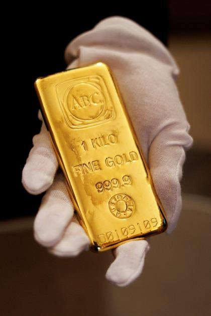 الذهب ينخفض في بداية تعلاملات الشهر دون 3970 دولاراً للأونصة