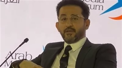 أطيب وأنقى قلب.. أحمد حلمي ينعي المؤلف أحمد عبد الله