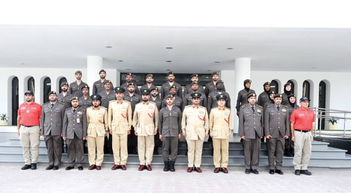 أكاديمية الشرطة تحتفي بتخريج 21 منتسباً من موظفي «إقامة دبي»
