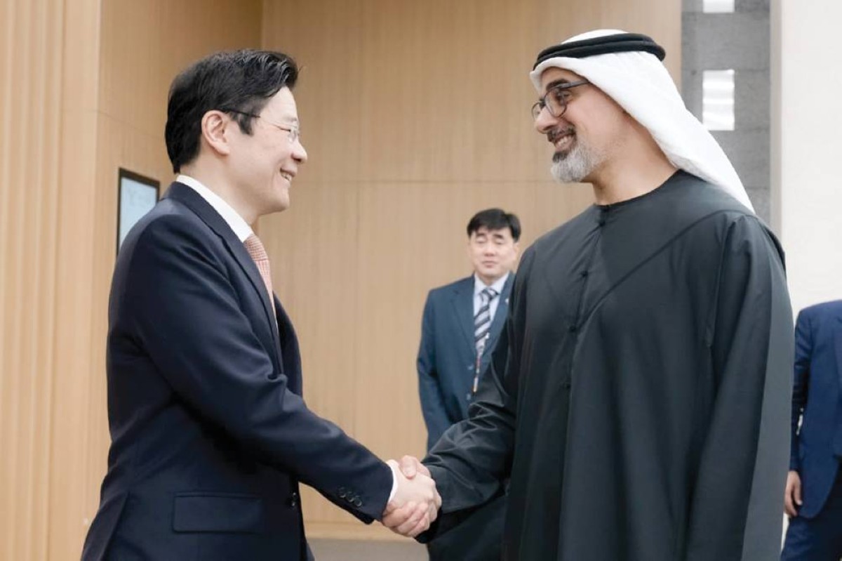 ولي عهد أبوظبي يبحث تعزيز العلاقات مع سنغافورة ونيوزيلندا