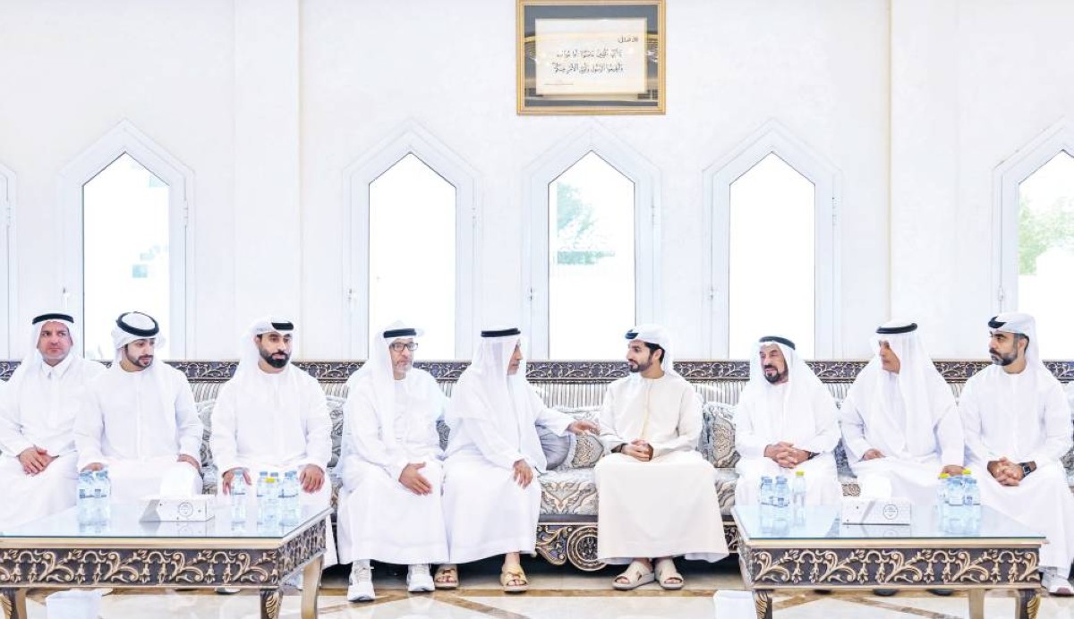 راشد بن حميد يعزي في وفاة مهرة خلفان المطروشي