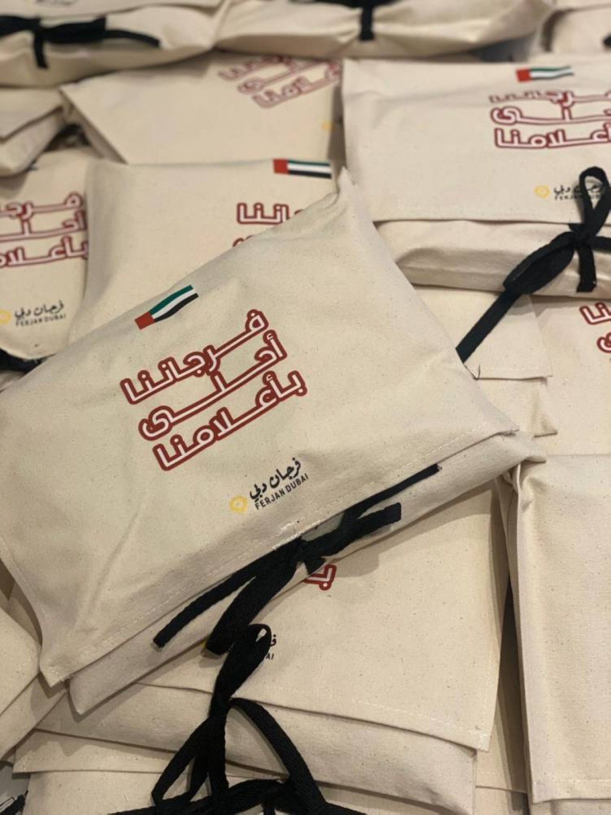 «فرجاننا أحلى بأعلامنا» توزع 500 علم في دبي