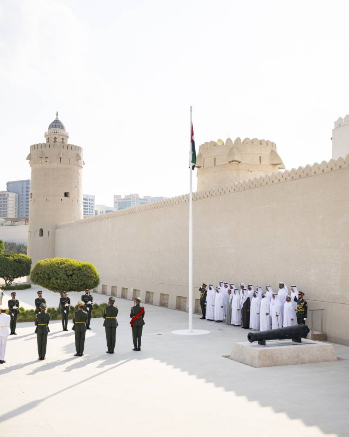 أبناء الإمارات جيلاً بعد جيل يجتمعون على حب الوطن