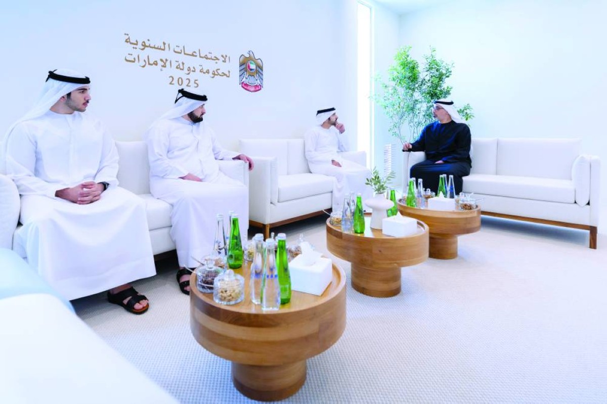 خالد بن محمد بن زايد وحمدان بن محمد يبحثان سُبل تطوير الأداء الحكومي وتعزيز جودة الحياة