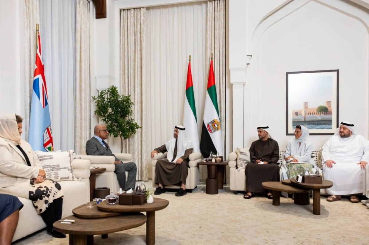 محمد بن زايد ورئيس فيجي يبحثان تعزيز علاقات التعاون