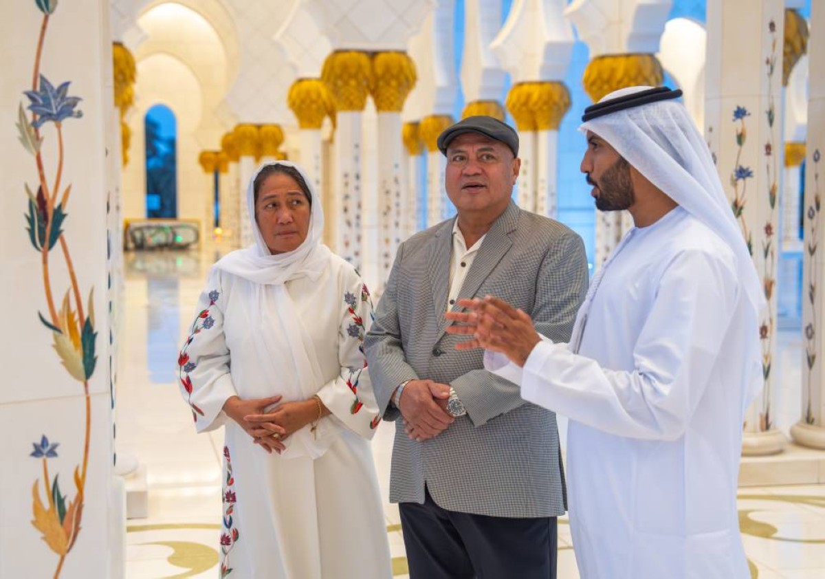 رئيس وزراء توفالو يزور جامع الشيخ زايد في أبوظبي