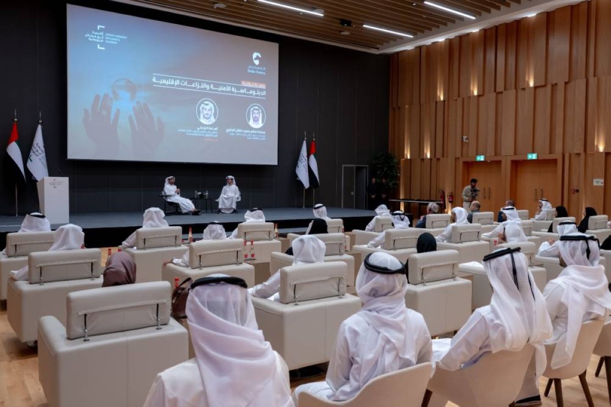 جلسة حوارية حول الدبلوماسية الأمنية