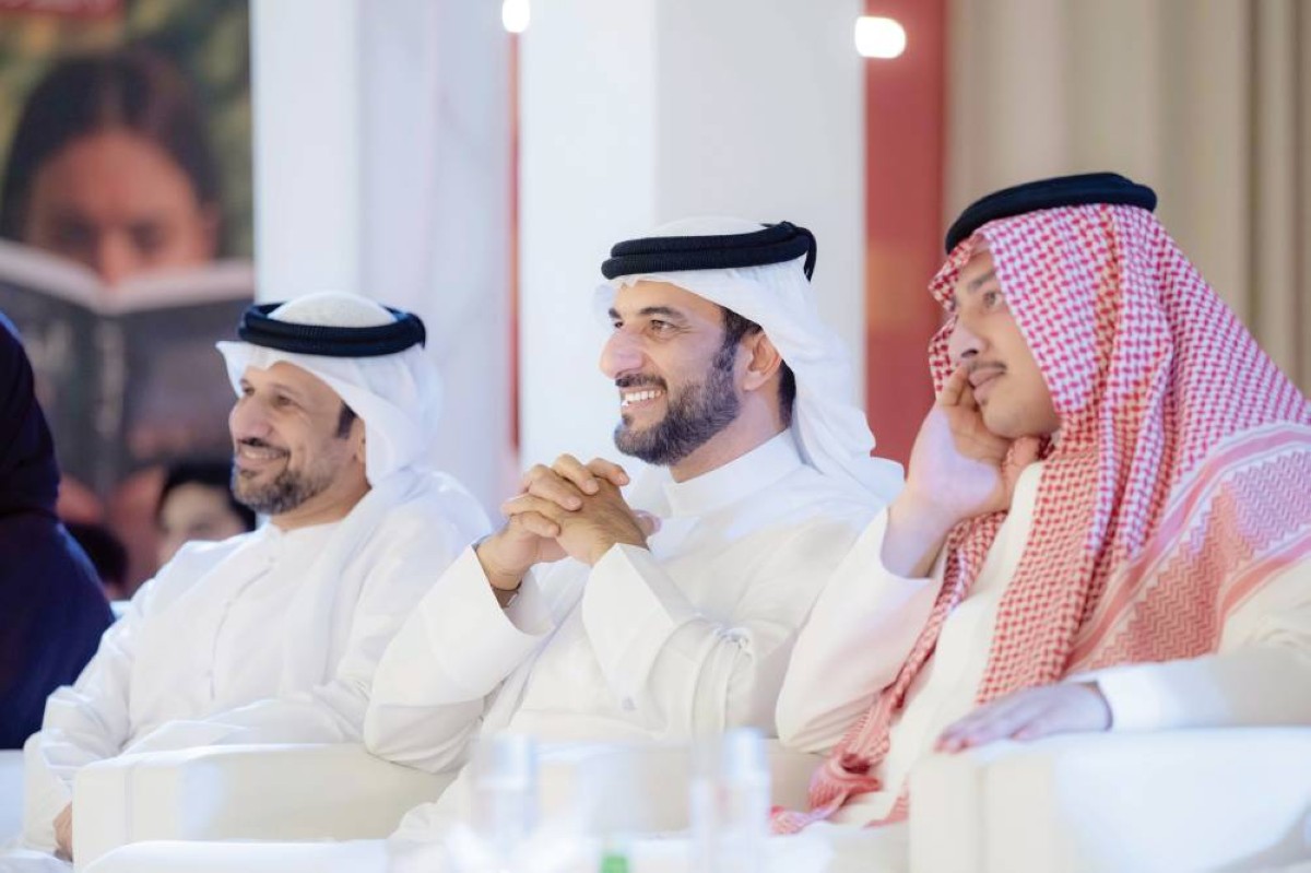 سلطان بن أحمد يشهد لقاء «بودكاست أسمار» الأدبي