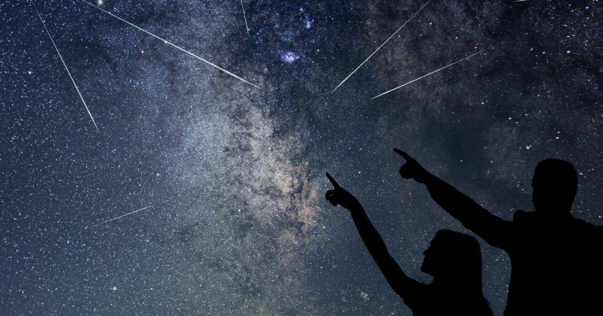 زخات شهب الأسديّات تسطع في سماء الإمارات