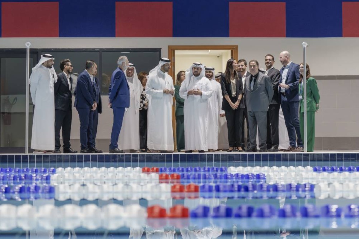 سلطان بن أحمد يفتتح مدرسة أمريكية في الشارقة